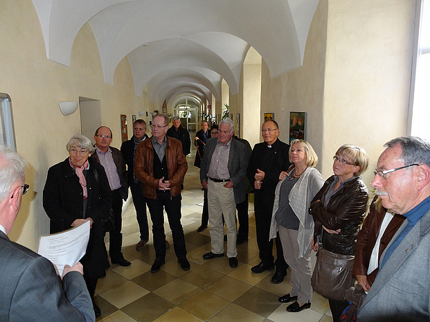 Teilnehmer beim Rundgang